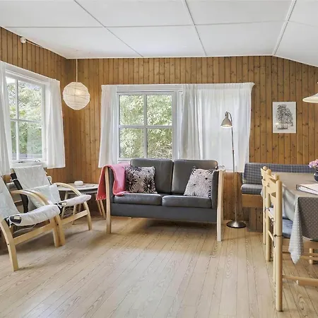 1534-aakirkeby-lyngvejen-11 *